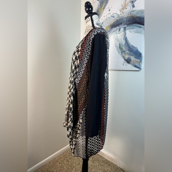 Dikalady Black with houndstooth and floral accents Draped Front Tunic Size Large - Picture 3 of 10